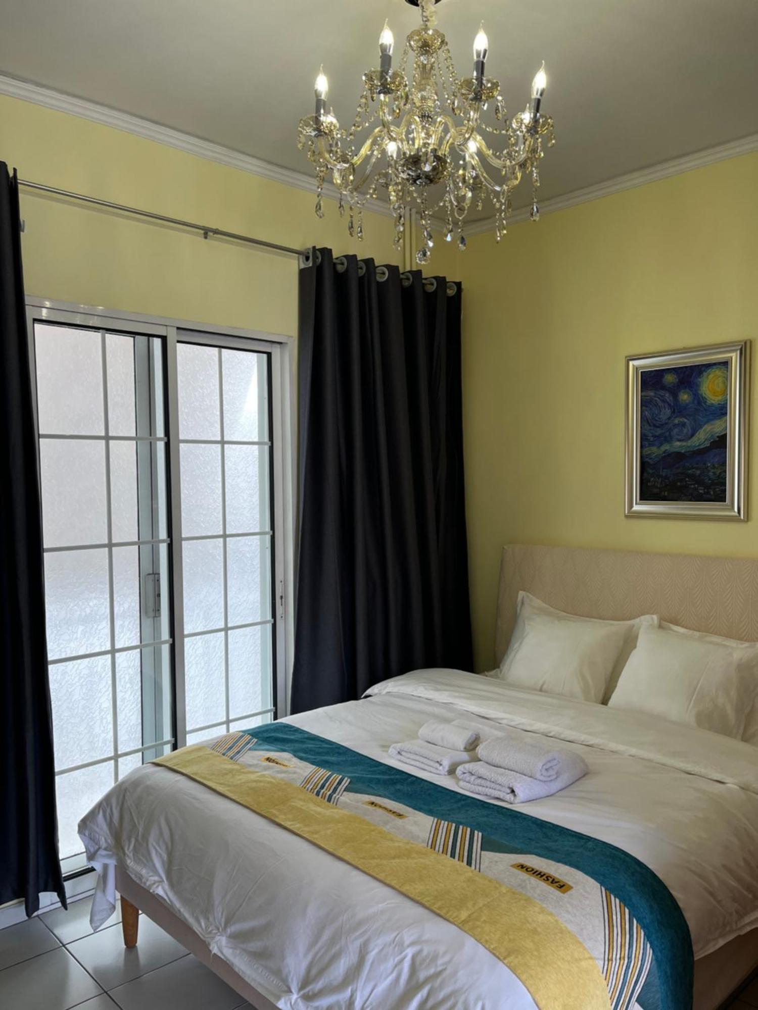 Qqueen House Piraeus Bagian luar foto